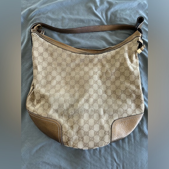 GUCCI Gold GG Pattern Canvas Shoulder Bag Authentic Gucci Link Inside Lining - Picture 2 of 11